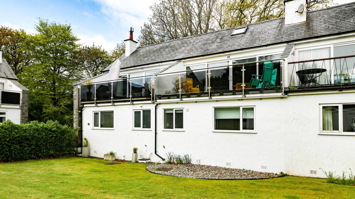 Llanbedrog Cottage | 22 GLYN Y MOR, pet friendly, country holiday cottage in Llanbedrog