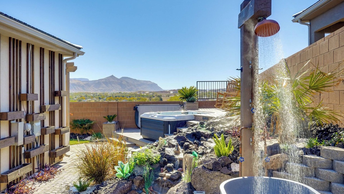 Hurricane Apartment | 22 Mi to Zion: Mtn-View 'Oasis Sanctuary'