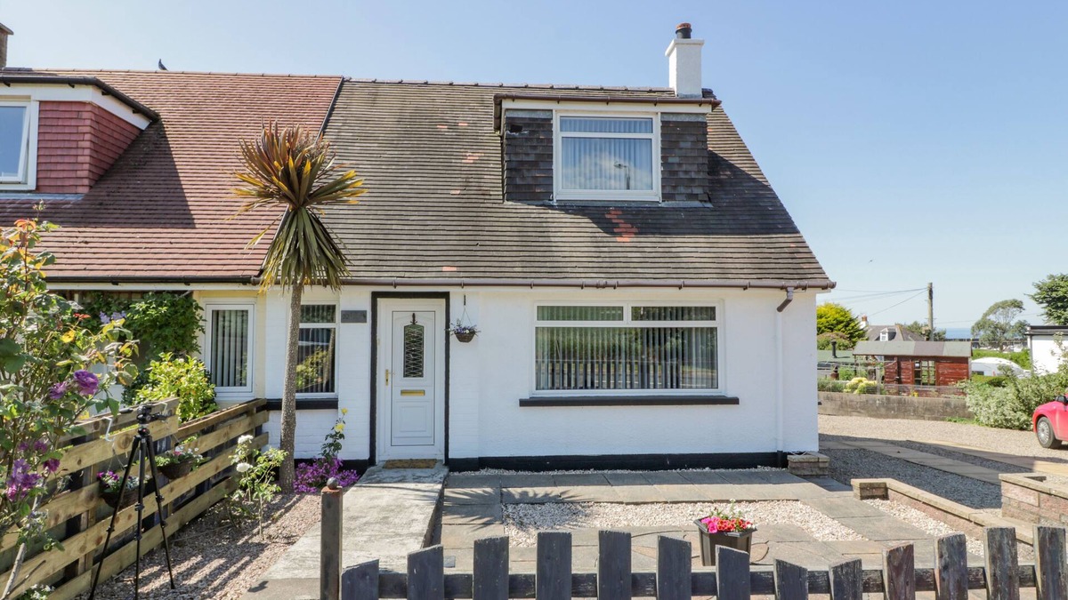 Maidens Cottage | 22 TURNBERRY ROAD, pet friendly, character holiday cottage in Maidens