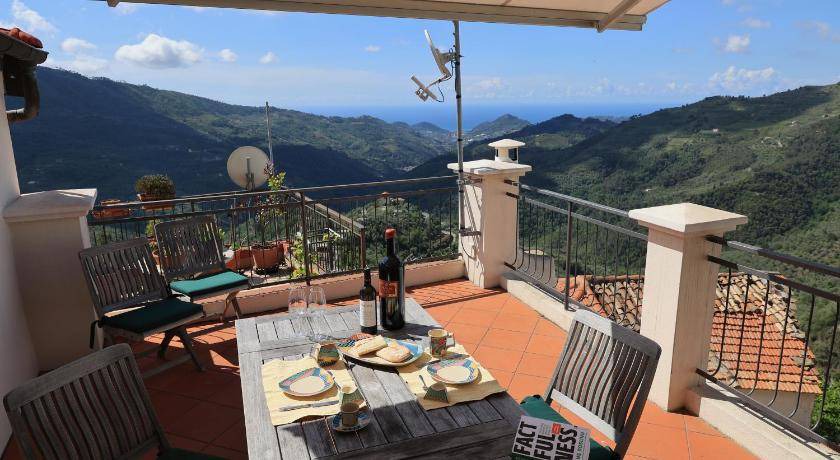 Perinaldo Apartment | 220 m² Apartment ∙ 3 bedrooms ∙ 8 guests