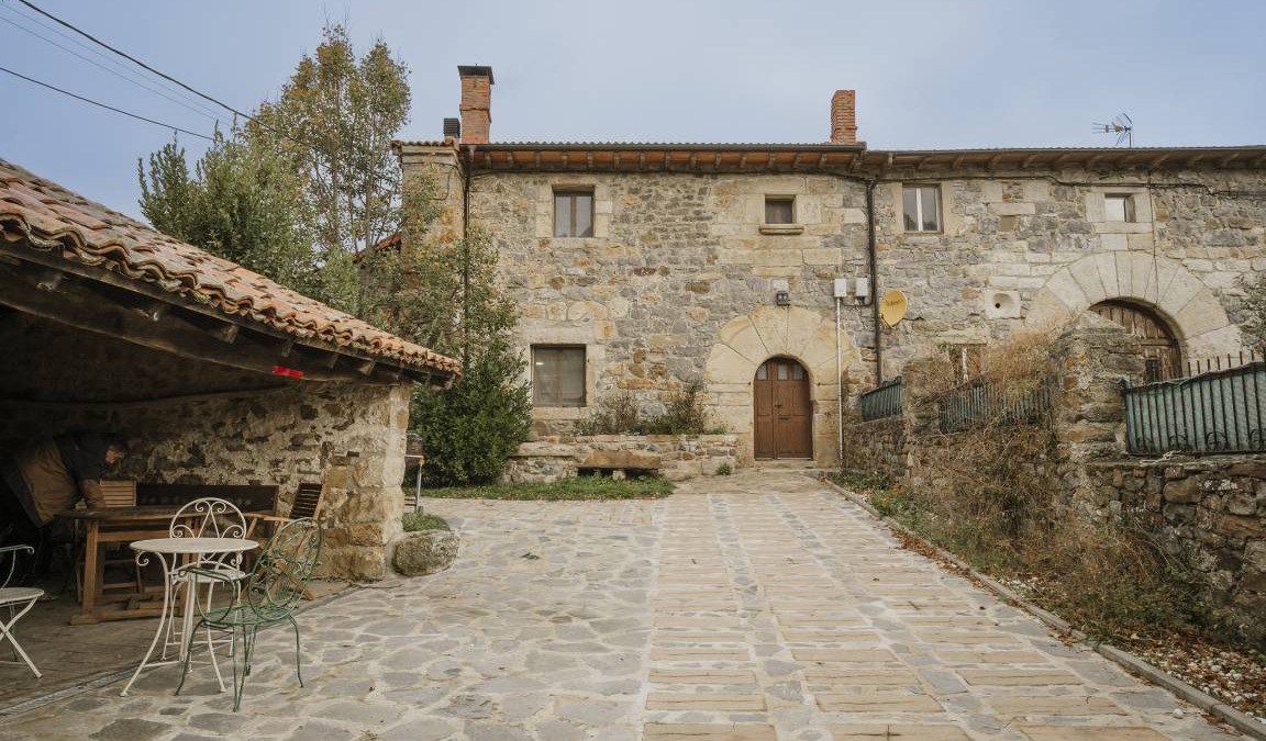 La Pernia House | 220 m² House ∙ 4 bedrooms ∙ 10 guests