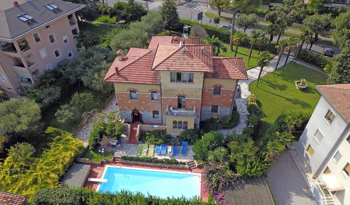 Desenzano del Garda Villa | 220 m² Villa ∙ 5 bedrooms ∙ 8 guests