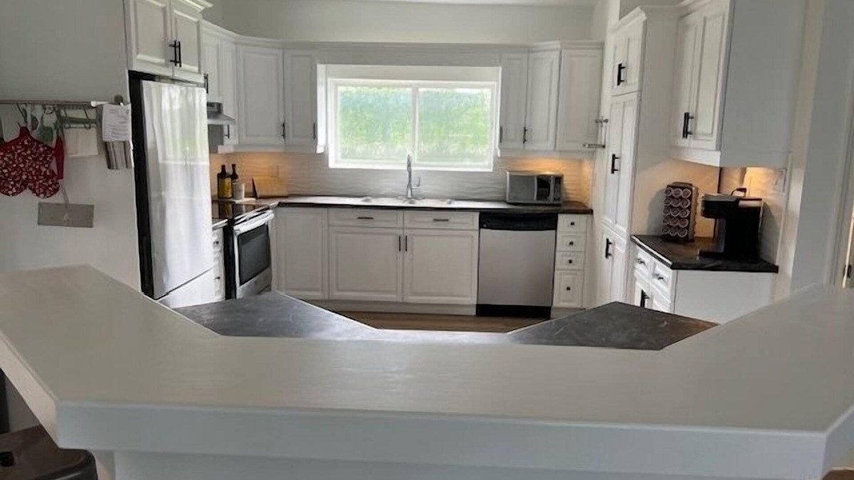 Springwater House | 220 Queen, Elmvale, Ontario
