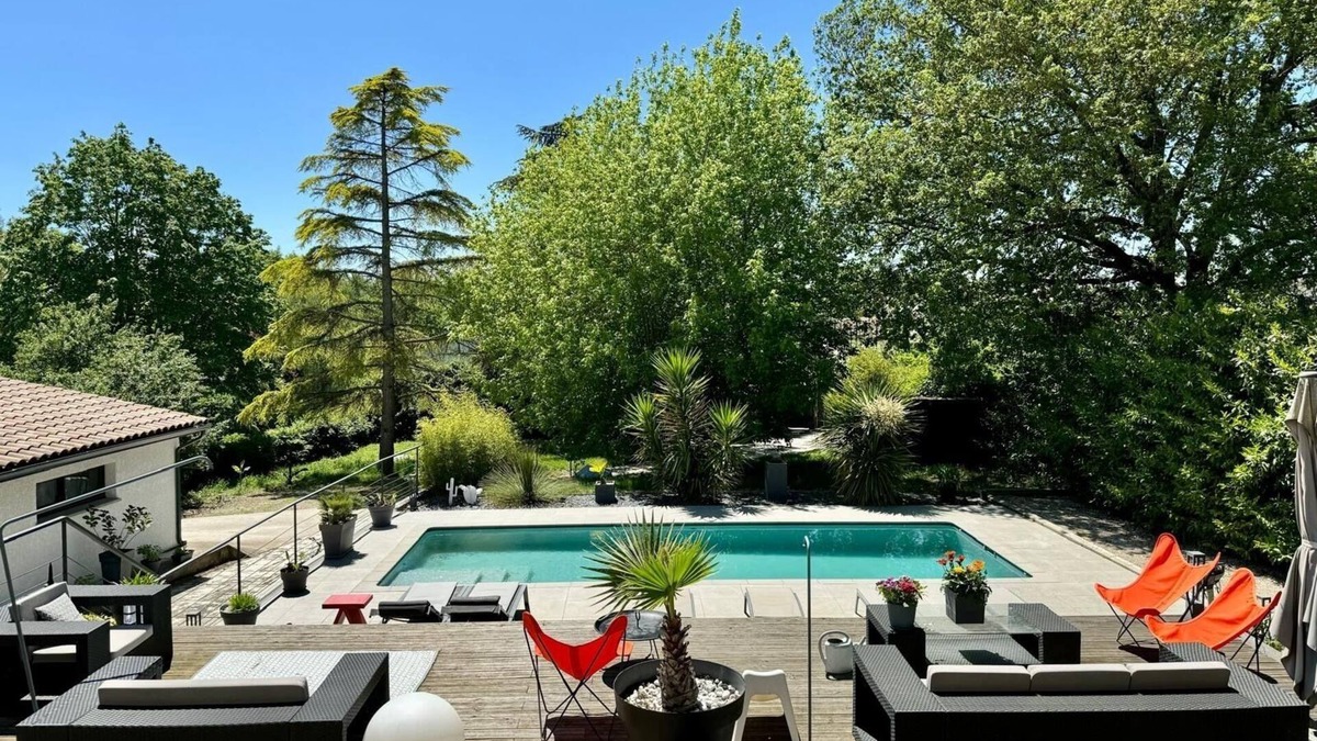 Lapeyrouse-Fossat Villa | 220m2 family villa for 12 people, barbecue pool & boules court