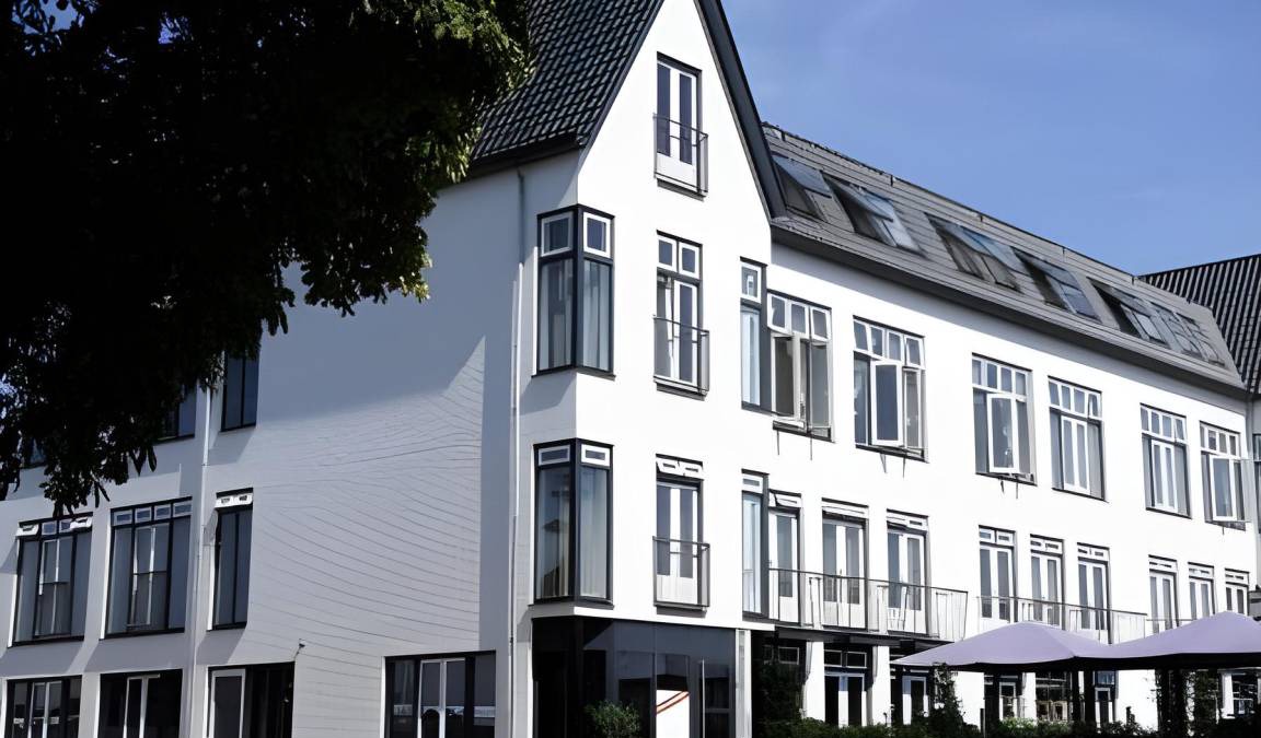 Aalsmeer Hotel | 221 m² Hotel ∙ 5 bedrooms ∙ 12 guests