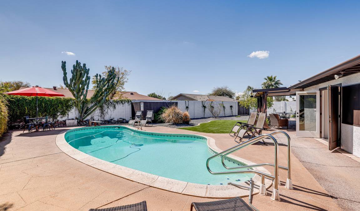 Village Grove House | 222 m² House ∙ 3 bedrooms ∙ 6 guests