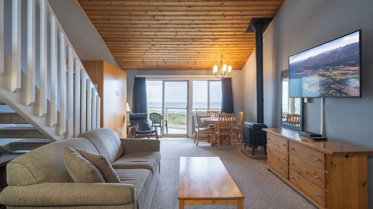 Regional District of Nanaimo Condo | #222 Upper Beach View Suite at Shorewater Resort, Qualicum Beach