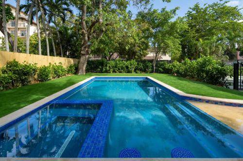 Coral Way Villa | 223 m² Villa ∙ 4 bedrooms ∙ 12 guests