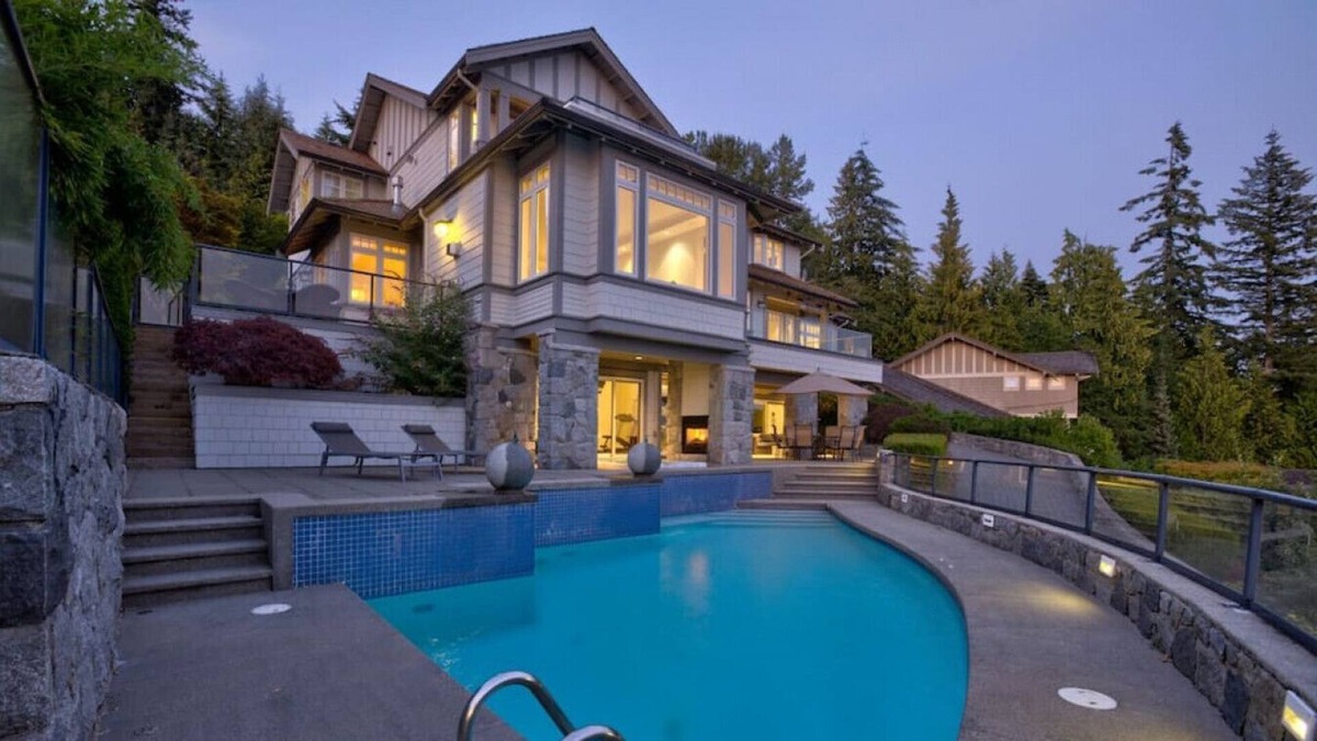 West Vancouver House | 2239 Lythe Crt.-Ehsan-U-17% · Immaculate West Vancouver Home - Amenities & Views