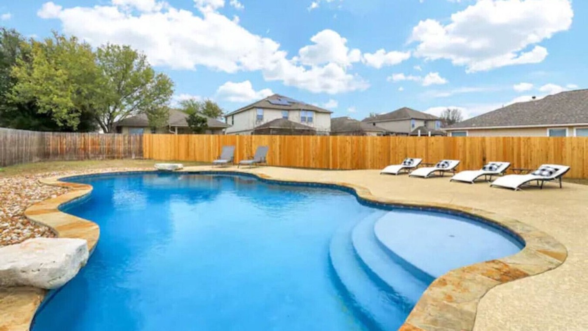 Cibolo House | 225 Cape Neddick · 47) Phenomenal home with Pool!