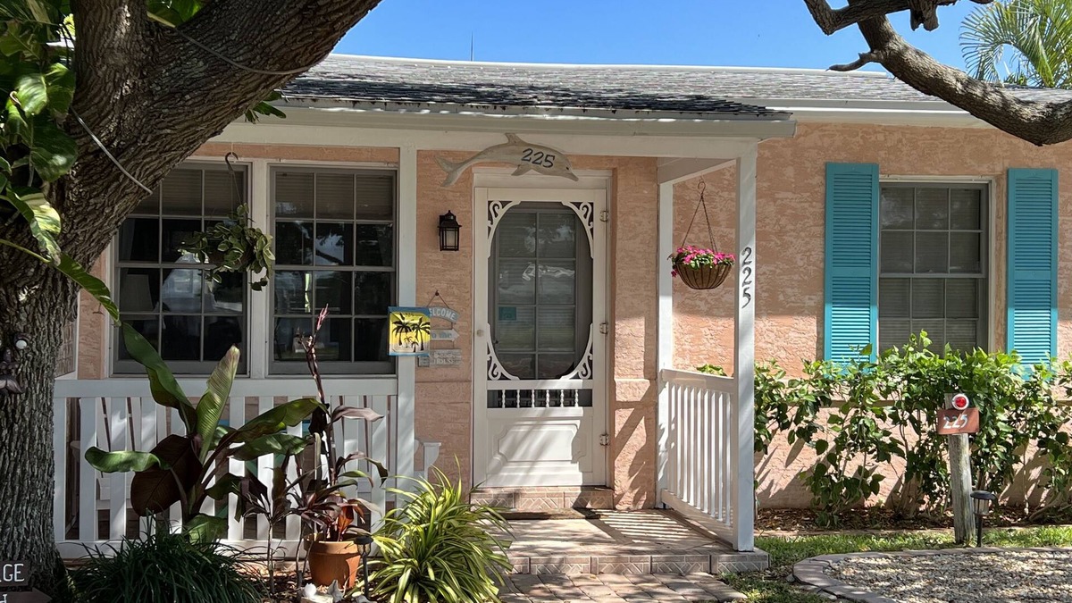 Cocoa Beach Cottage | 225 Cocoa Beach Stay Cottages - Pet Friendly, downtown, walk to the beach!