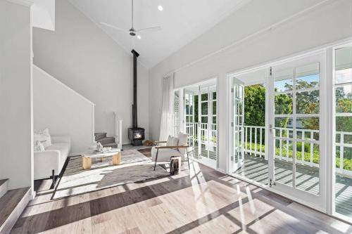 Forresters Beach House | 225 m² House ∙ 5 bedrooms ∙ 10 guests