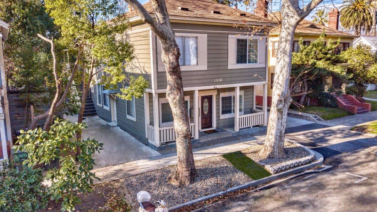 Midtown Sacramento Apartment | 23-3 · Historic Charm with parking in center of Midtown!