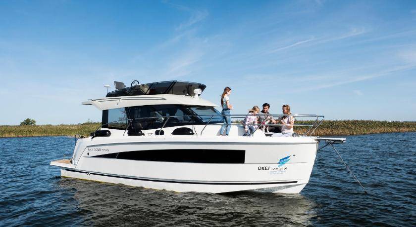 Wilkasy Boat Rental | 23 m² Houseboat ∙ 3 bedrooms ∙ 6 guests