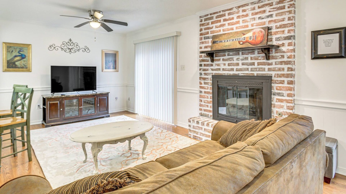 Destrehan House | 23 Mi to NOLA: Cozy & Quaint Destrehan Townhome