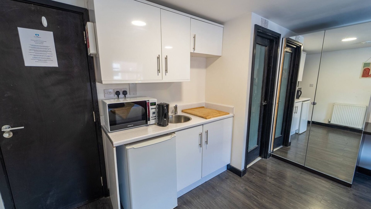 Selly Oak House | 23 North Road Studios Near QE and UOB