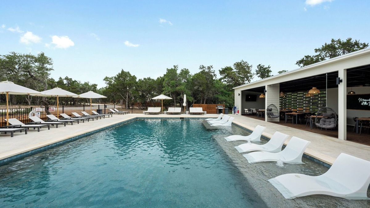 Wimberley Resort | 23 rooms to host your whole team is an HR dream