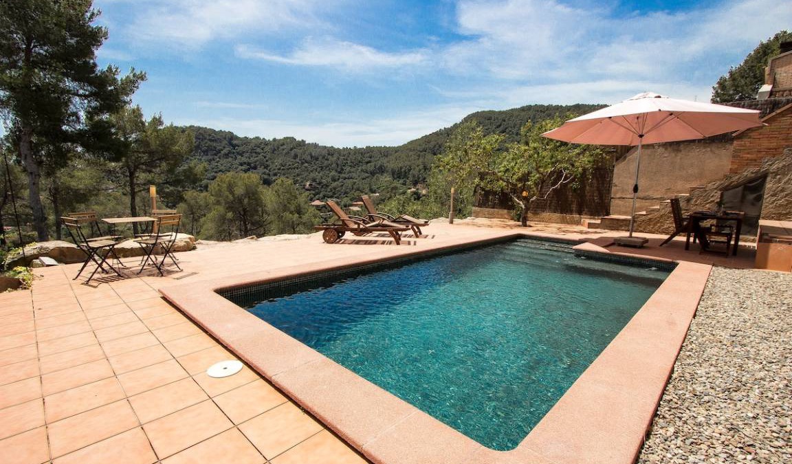 Torrelles de Llobregat Villa | 230 m² Villa ∙ 4 bedrooms ∙ 6 guests