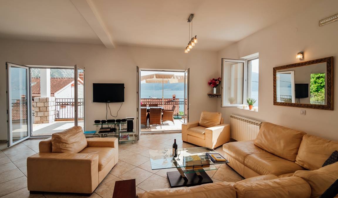 Orahovac House | 230 m² House ∙ 4 bedrooms ∙ 9 guests