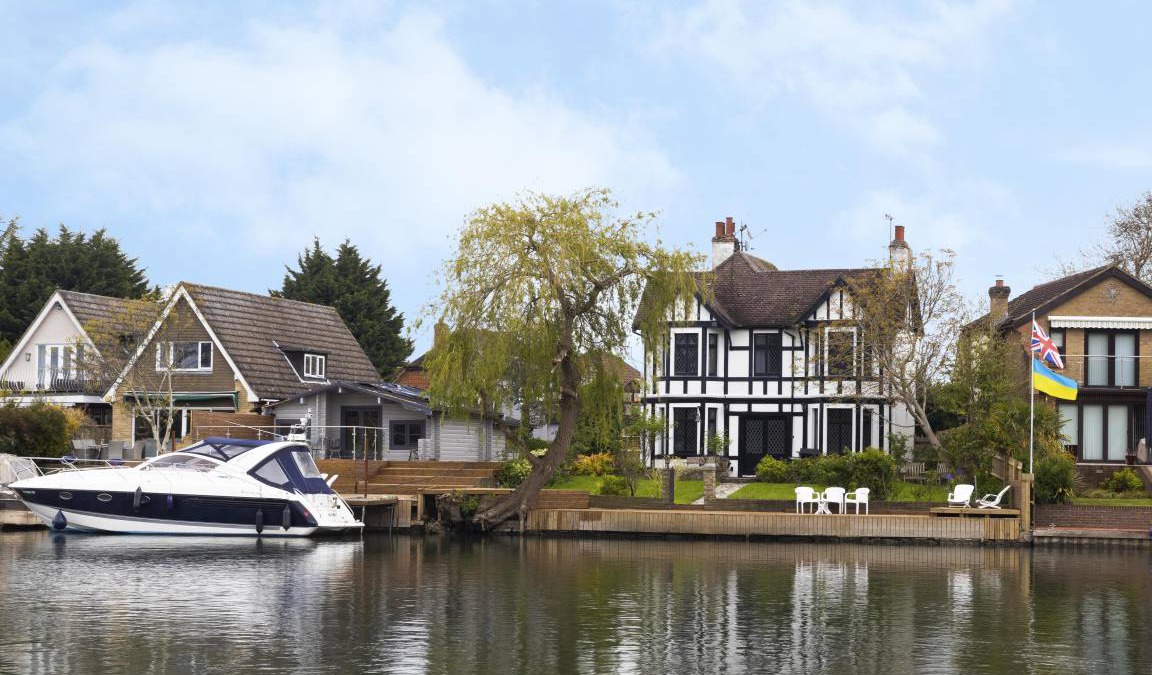 Wraysbury House | 230 m² House ∙ 8 bedrooms ∙ 20 guests
