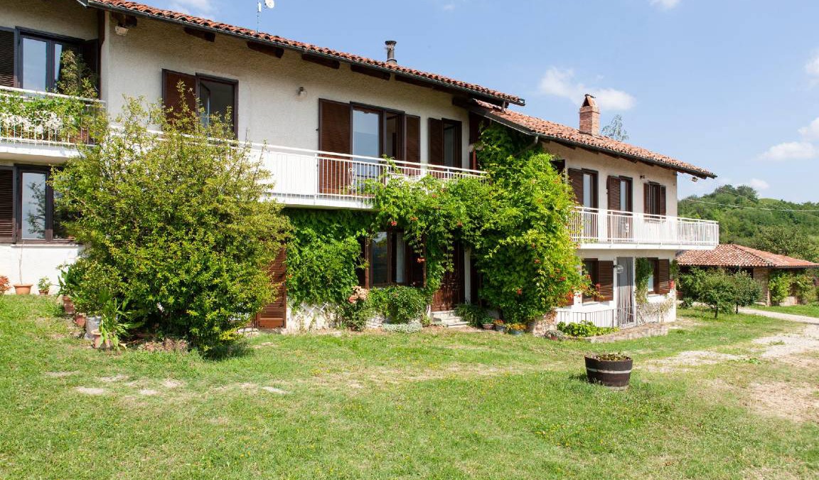 Trezzo Tinella Villa | 230 m² Villa ∙ 5 bedrooms ∙ 13 guests