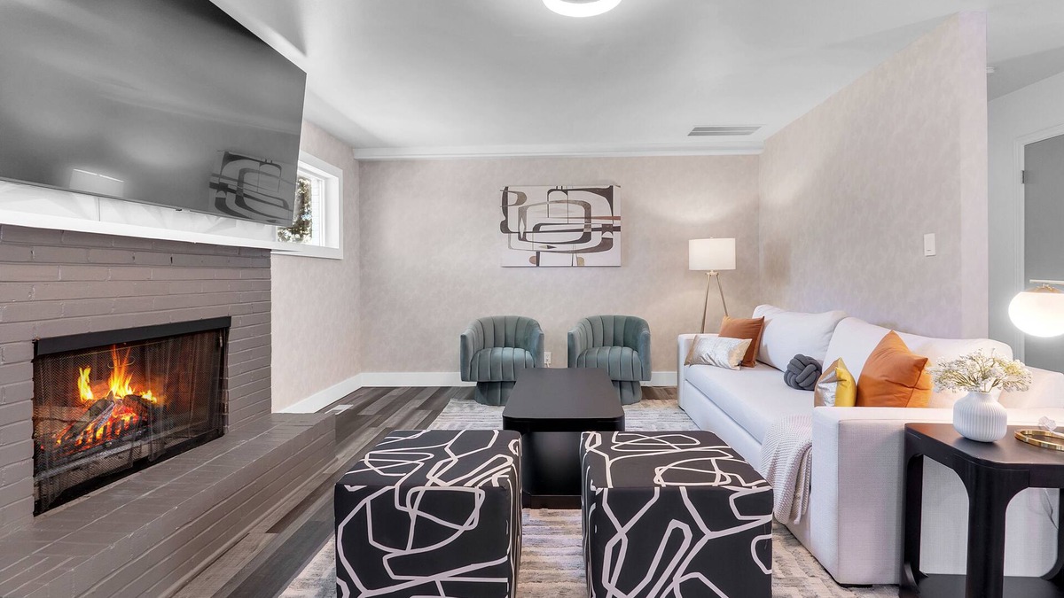 Tulsa House | 2300 sqft. Cozy Getaway w/King Bed, Office & Fenced Backyard