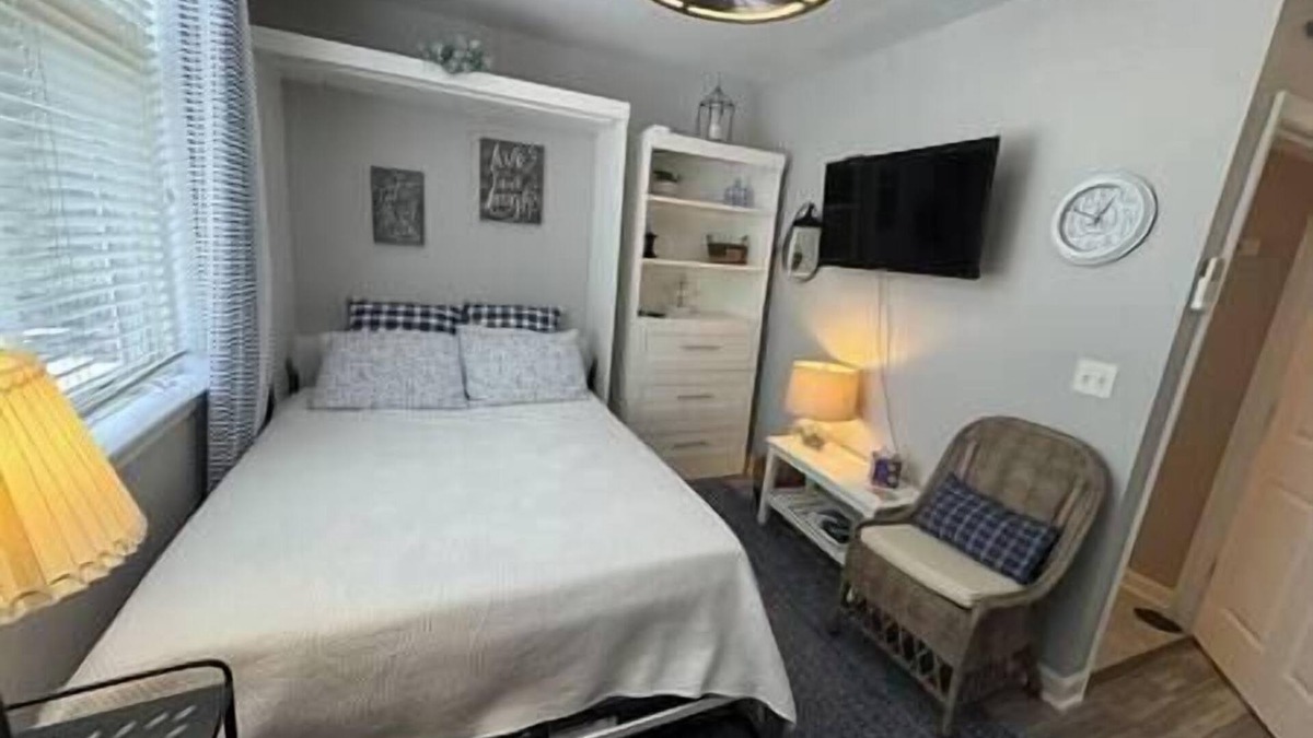 Smith Mountain Lake Apartment | #2301 Pointe Mariners Studio