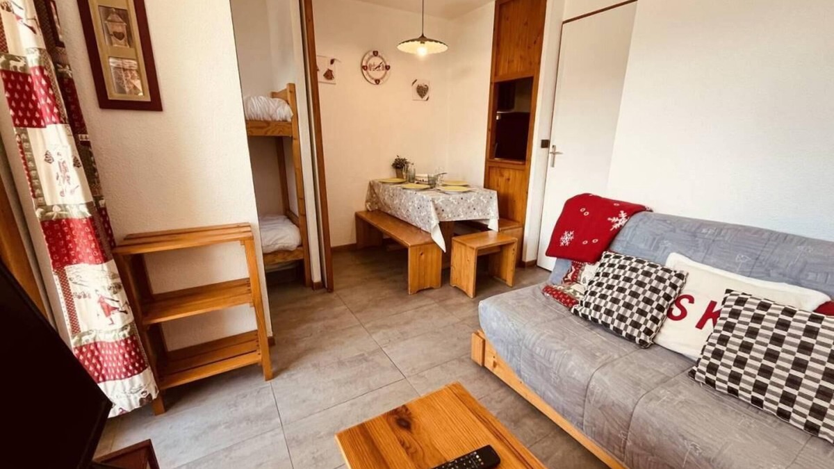 Vallandry Apartment | 230m from resort center, 3rd floor, balcony, tv, ski locker, 20m², Peisey-Vallandry