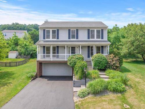 Cranberry Township House | 232 m² House ∙ 5 bedrooms ∙ 11 guests