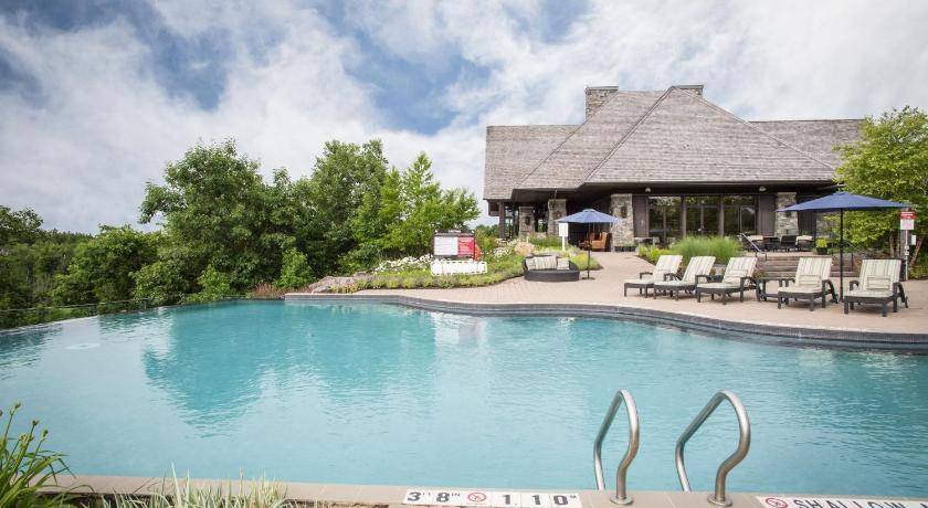 Gravenhurst Hotel | 232 m² Hotel ∙ 4 bedrooms ∙ 20 guests