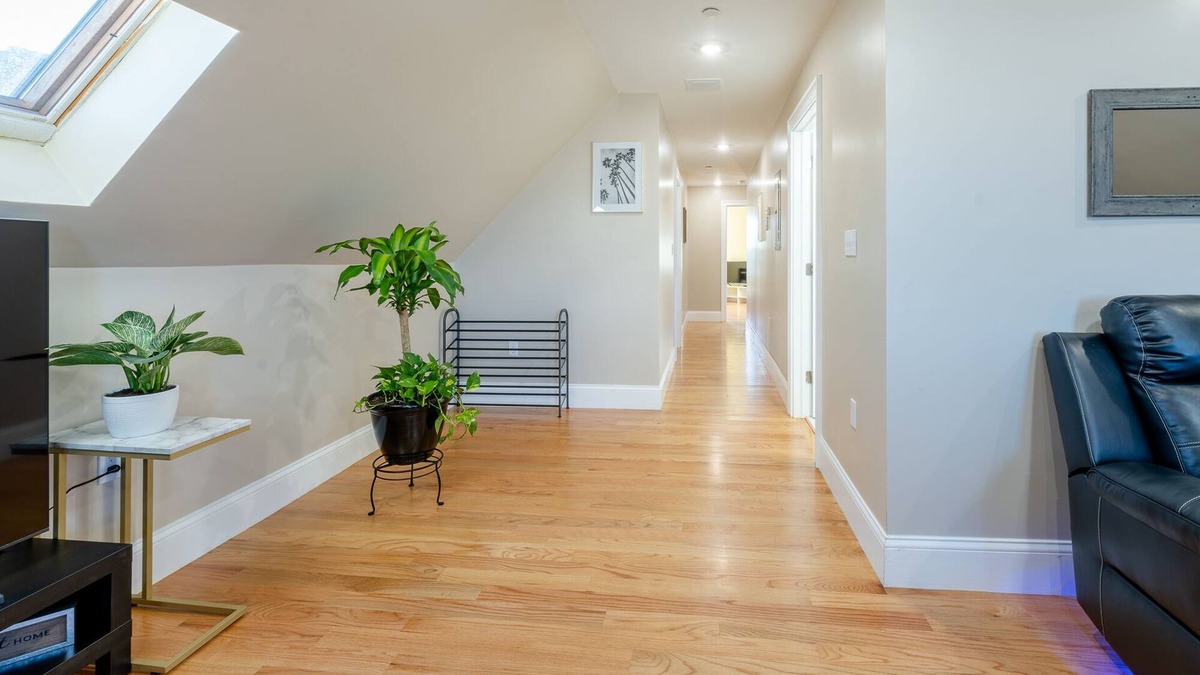 Dorchester Apartment | 233-3 - 4BR Boston - Peaceful Escape near Park Zoo