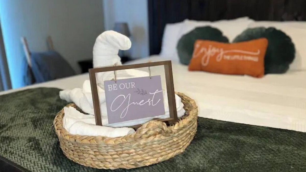 Bedford Hotel | 24/7 Entry Private Master En-suite bath & kitchenette