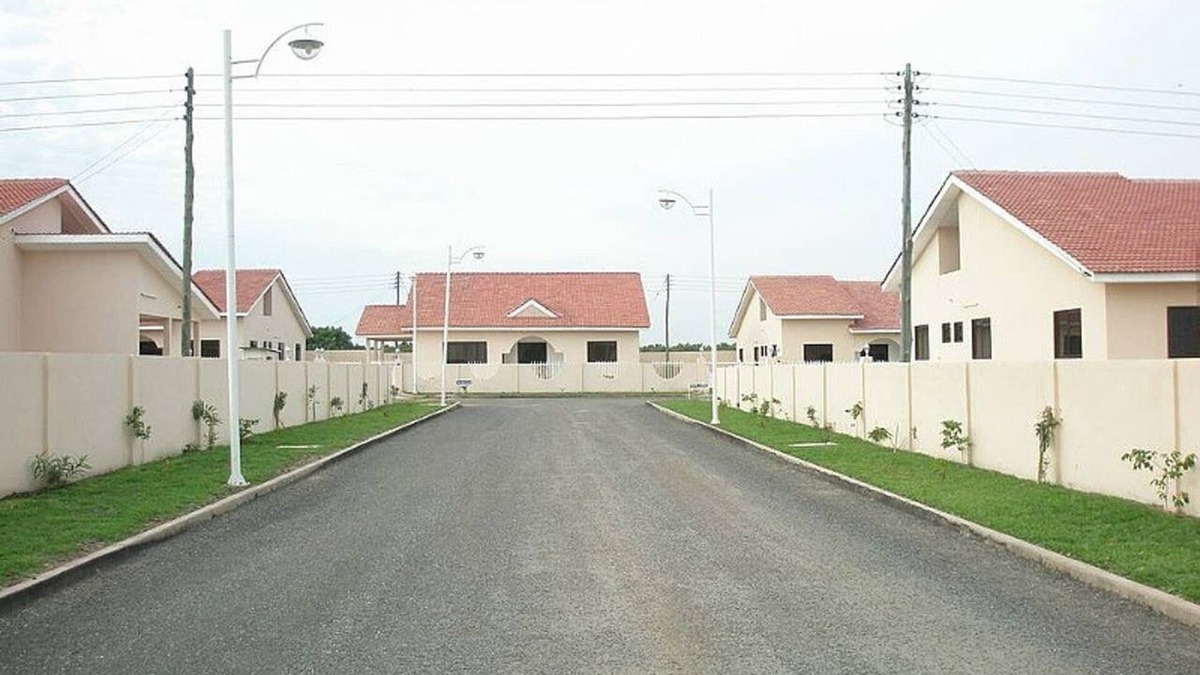 Tema Villa | 24/7 Secured Gated Community - Luxurious 5 Bedroom Holiday Villa - Tema