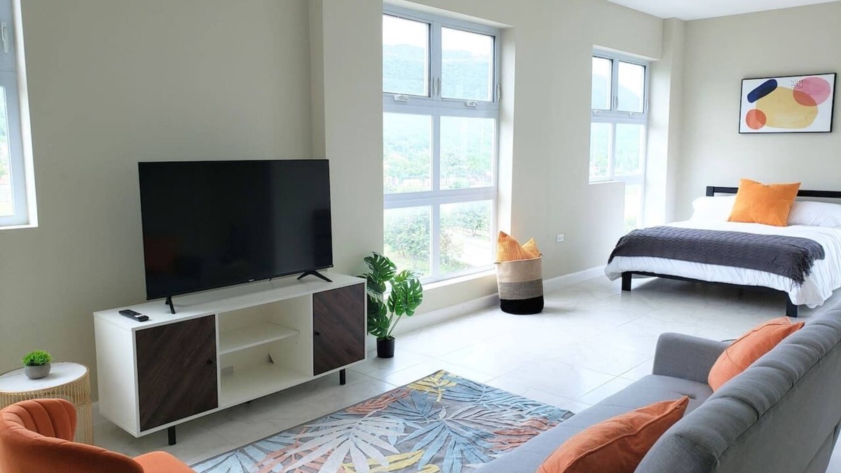 New Kingston Apartment | 24/7 Secured Studio with Stadium Views|Gym|Tennis @ The Lofts