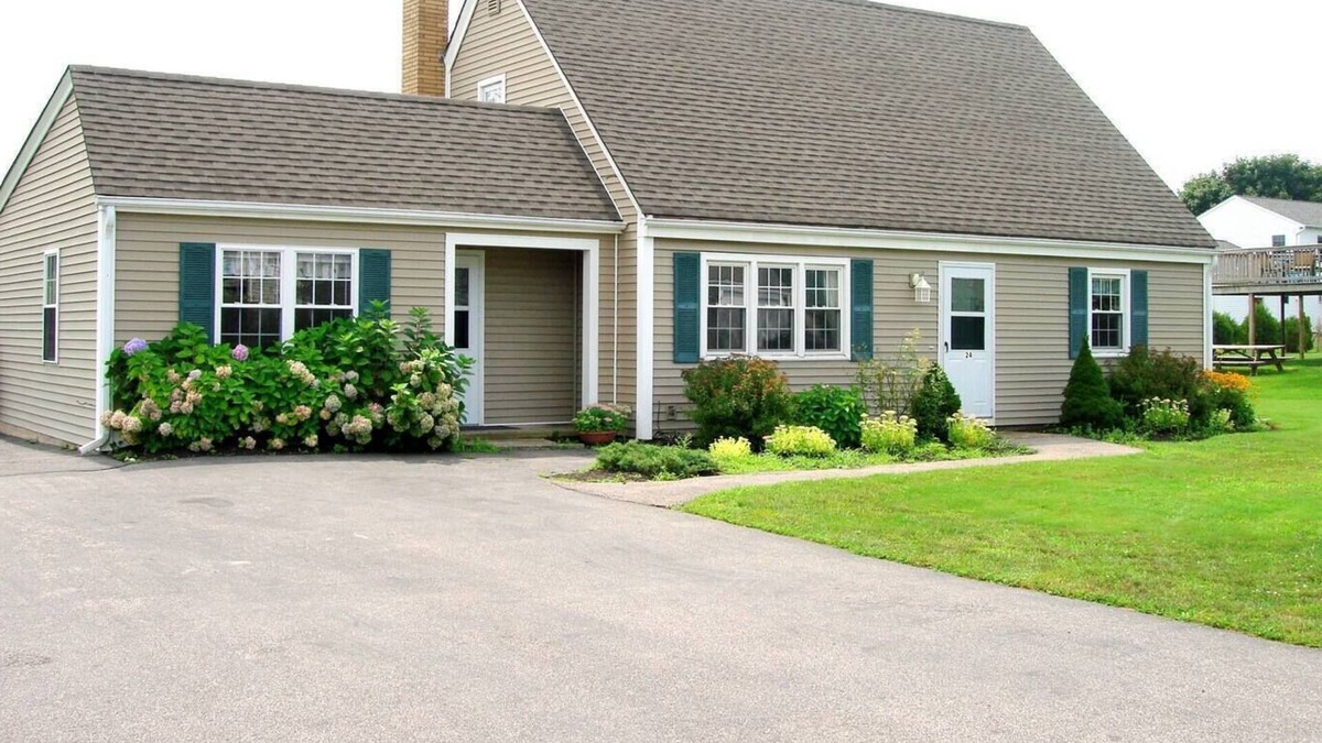 Eastward Look House | 24 Davisville Lane - Eastward Look - Narragansett