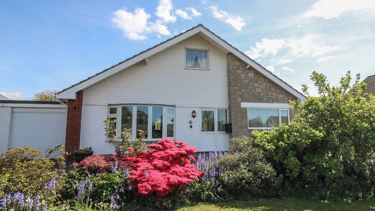 Bryn-crug Cottage | 24 DOLITHEL, family friendly, character holiday cottage in Tywyn