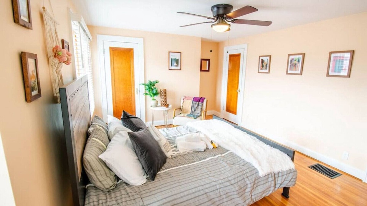 Clintonville House | 24 E. California Ave. · The Vintage Inn - Steps to High St + 2 Car Garage.