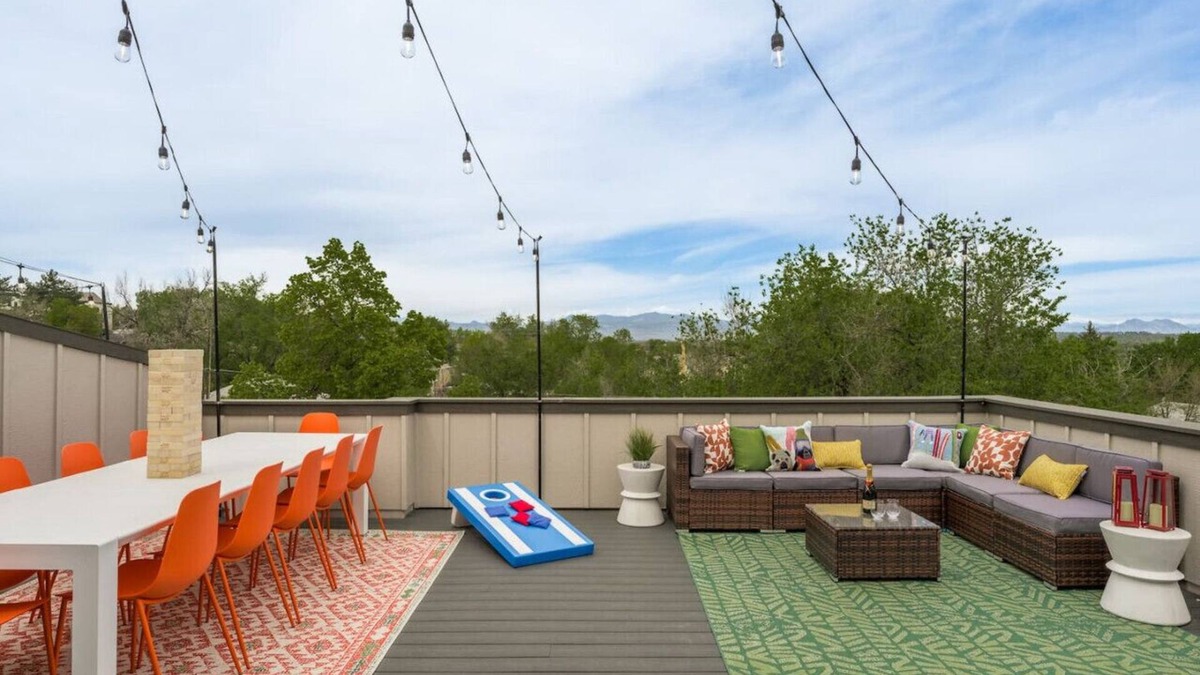 Berkley House | 24 Guests | 2 Rooftops | 2 Game Rooms | 2 Hot Tubs