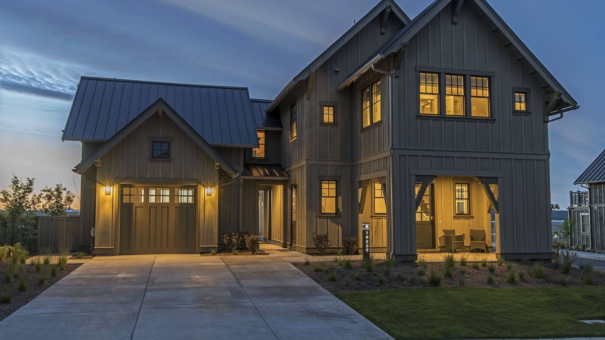 Bend House | 24-hr staff ~ Group friendly ~ close to nature + downtown ~ wifi ~ W/D ~ Bend