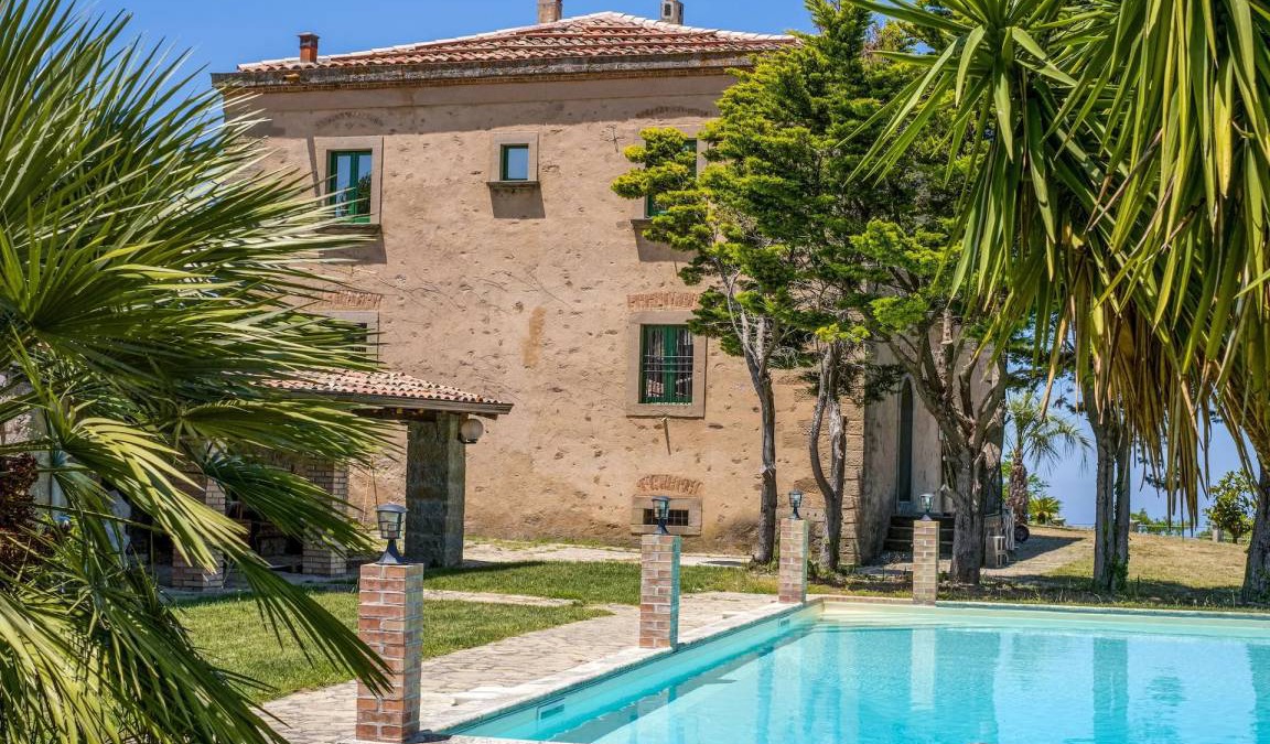 Ficarra House | 240 m² House ∙ 5 bedrooms ∙ 10 guests