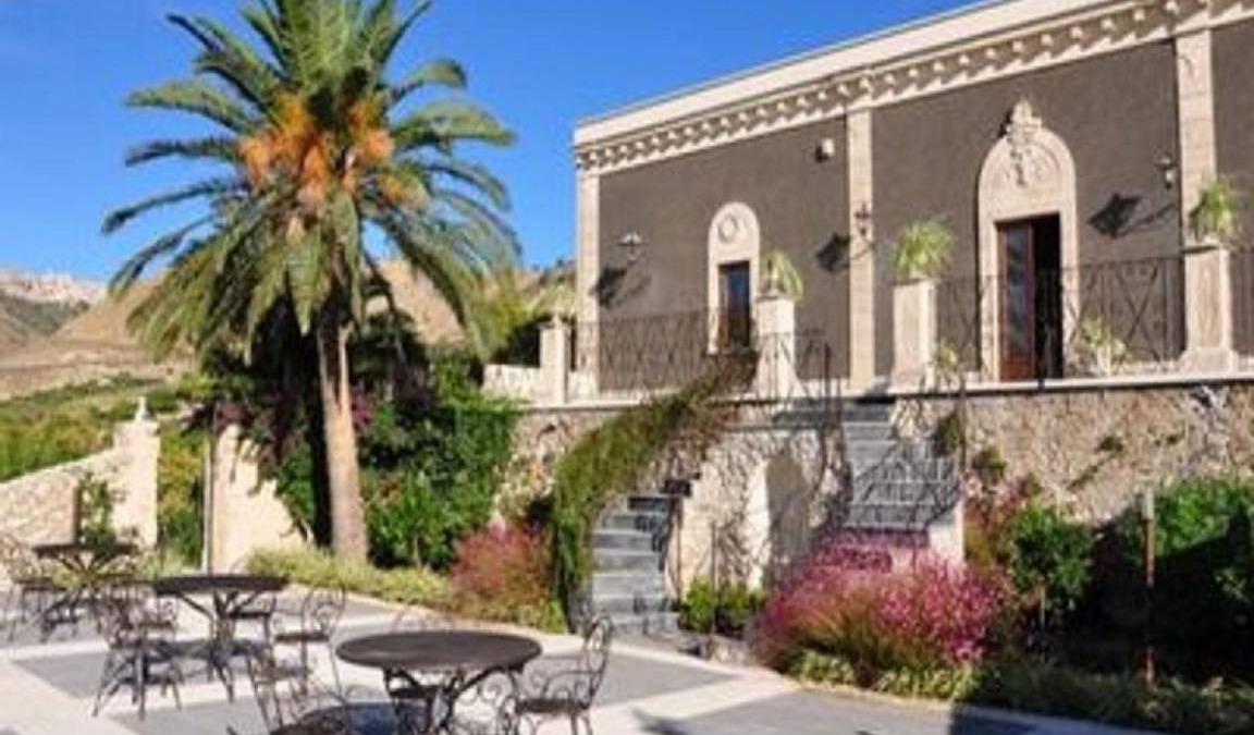 Centuripe House | 240 m² House ∙ 4 bedrooms ∙ 12 guests
