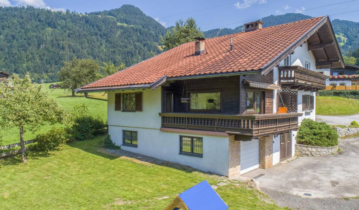 Itter House | 240 m² House ∙ 8 bedrooms ∙ 17 guests