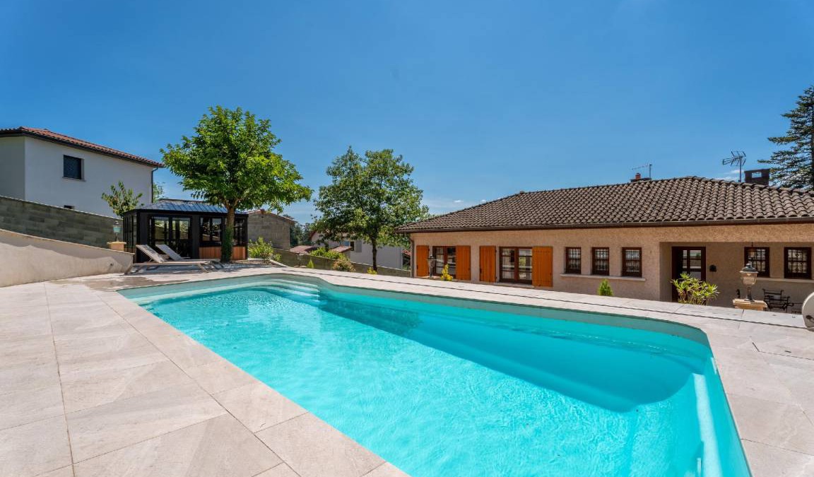 Le Bois-d'Oingt Villa | 240 m² Villa ∙ 4 bedrooms ∙ 8 guests