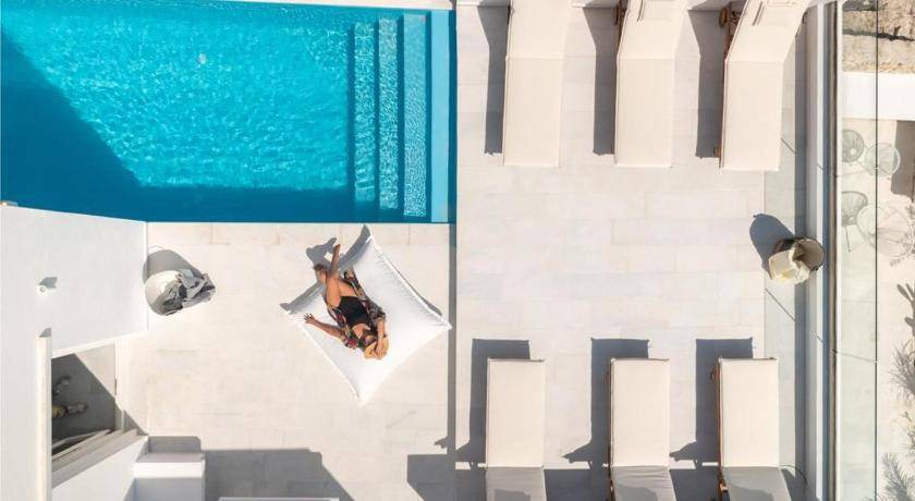 Piso Livadi Villa | 240 m² Villa ∙ 5 bedrooms ∙ 10 guests