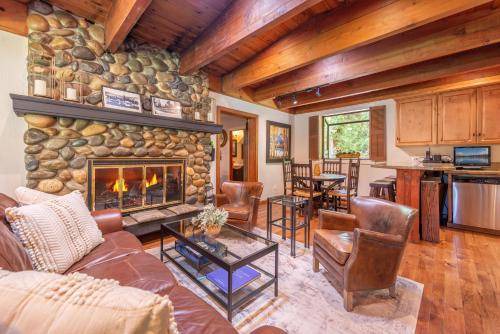 Tahoe Sierra Estates House | 242 m² House ∙ 4 bedrooms ∙ 10 guests