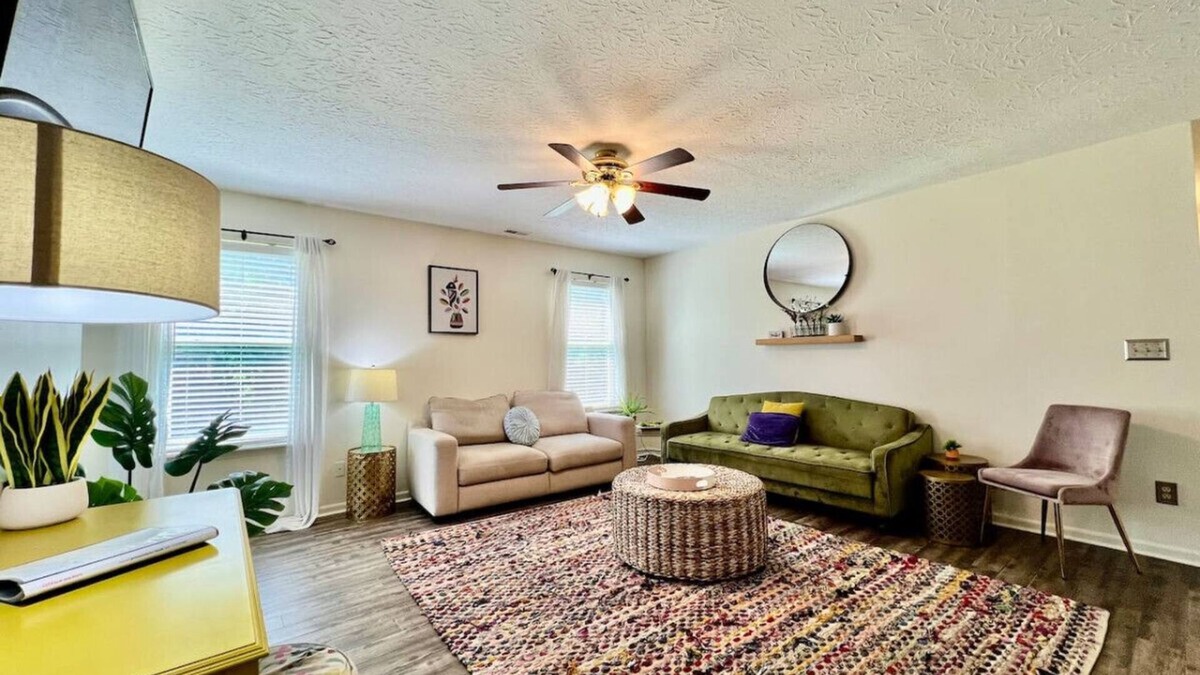 Monroe House | 242 Overbrook Drive · Bailee's House in Monroe - Fast wifi, cable, more