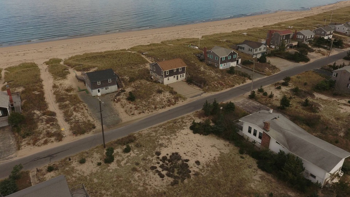 Sagamore Beach Cottage | 244 Phillips Rd