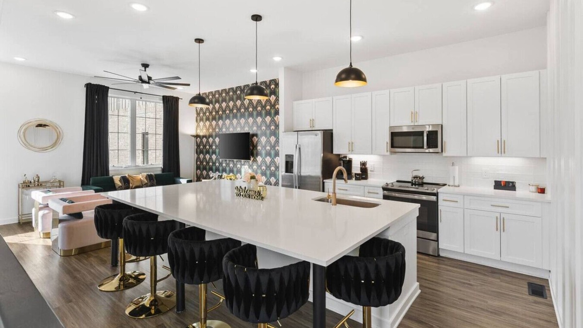 Cleveland Park House | 24K Escape - Rooftop Oasis, 3 Miles to Broadway, Walk to Restaurants!
