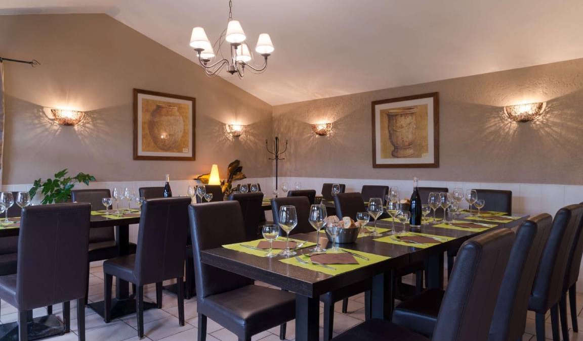 Entraigues-sur-la-Sorgue Hotel | 25 m² Hotel ∙ 127 guests