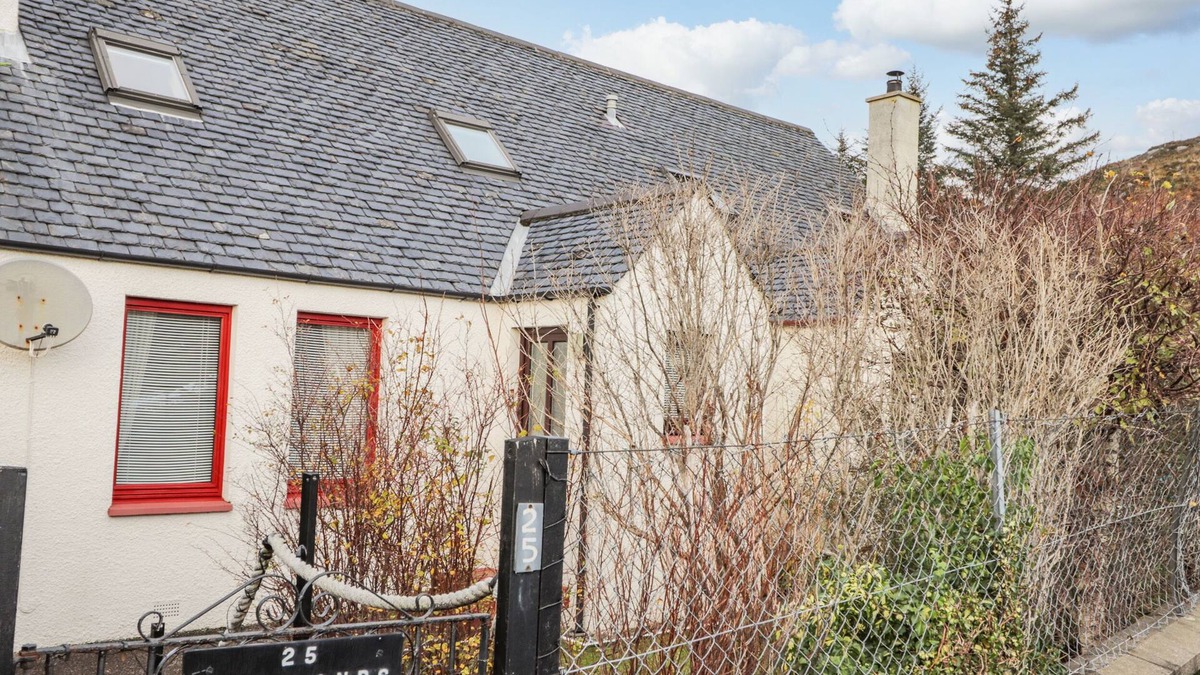 Nostie Cottage | 25 LANGLANDS TERRACE, family friendly in Kyle Of Lochalsh